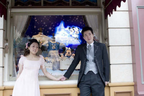 香港迪士尼婚纱摄影_上海迪士尼婚纱摄影套餐-这可能是你唯一一天玩转所有迪士尼王牌项...(2)