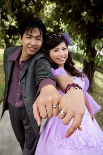 徵求牵手戴<em>戒指</em>,两个<em>戒指</em>都看的到的照片-第1