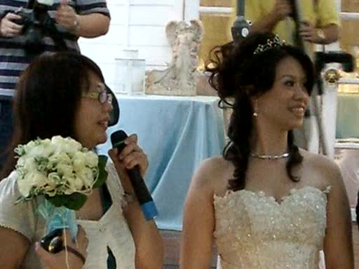 2008/09/27接到捧花的幸運兒(側拍)
