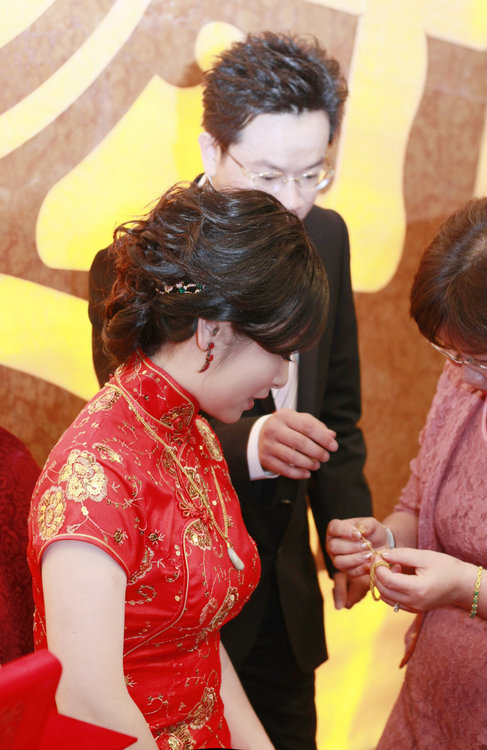 分享<em>订婚</em>造型(by唐伈老师)--代中打很慢的姊姊