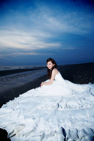 海边婚纱照_在海边的婚纱照