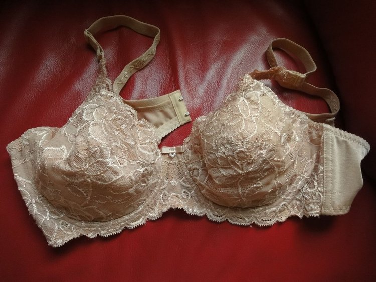 <em>38C</em>/<em>85</em> <em>胸罩</em>*3件(九成新)&全新瑷之梦女用内