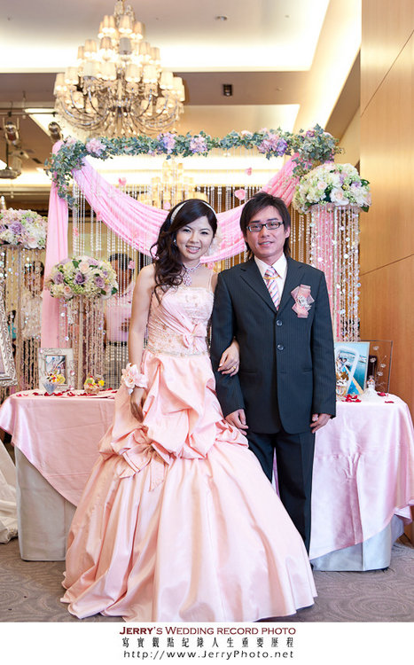 请高雄梦莱茵婚纱的<em>学姊</em>们分享结婚澎裙的晚礼