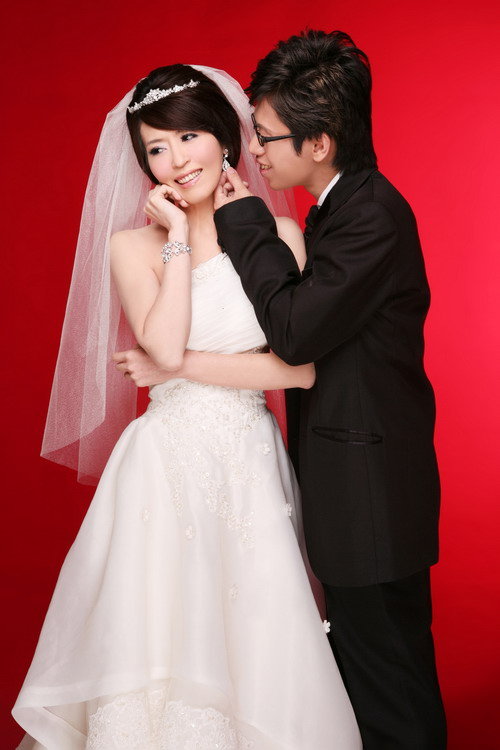 请水水们分享适合订婚的短发造型(刚到肩上而