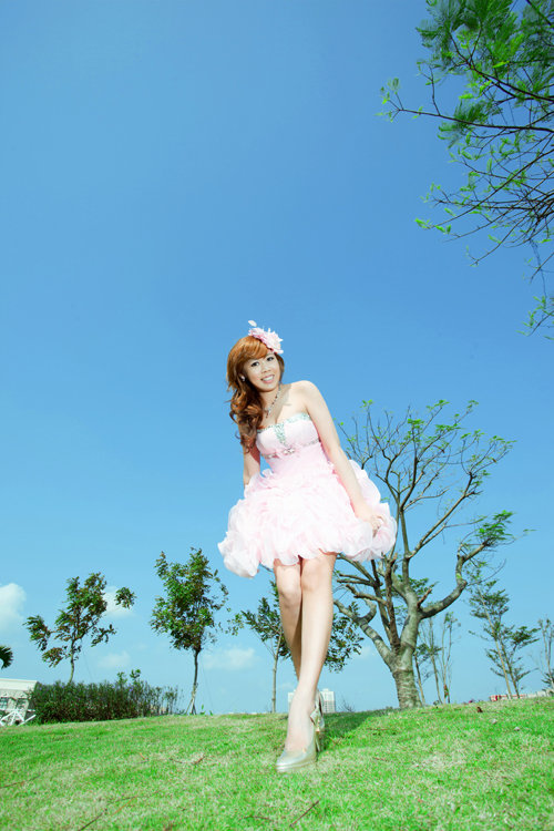 请水水分享<em>粉红色</em>澎澎裙的<em>婚纱</em>造型<em>照片</em>哩^ 请