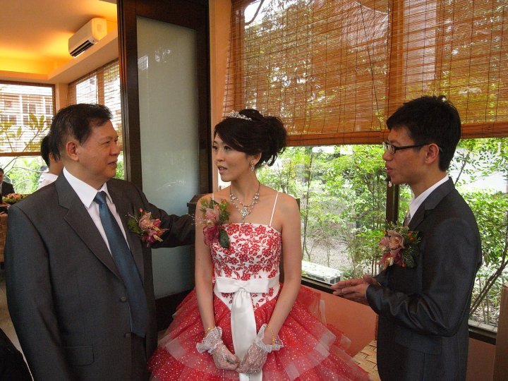 :急需水水们提供甜美<em>气质新娘发型</em>:-第1页-结婚