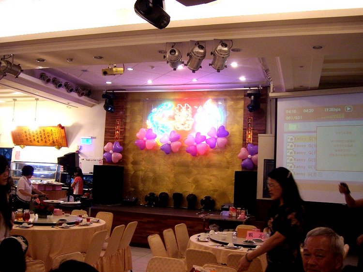 分享帮同事完成的1800元超完美花卉婚礼布置!