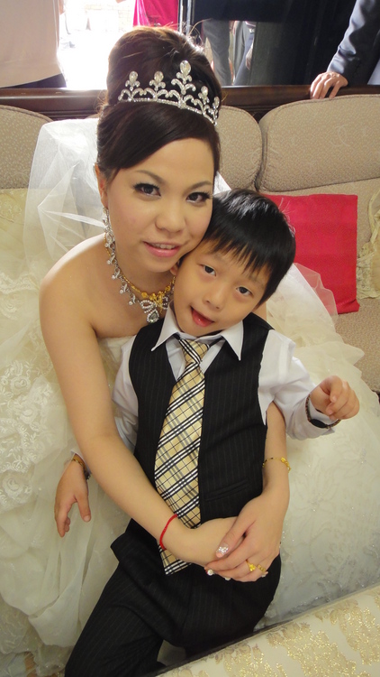 <em>我堂姐的女儿</em>故意说要当我的花童~请大家分享