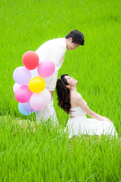 <em>拍婚纱照</em>的白纱<em>造型头发</em>都是盘起来的吗?-第1