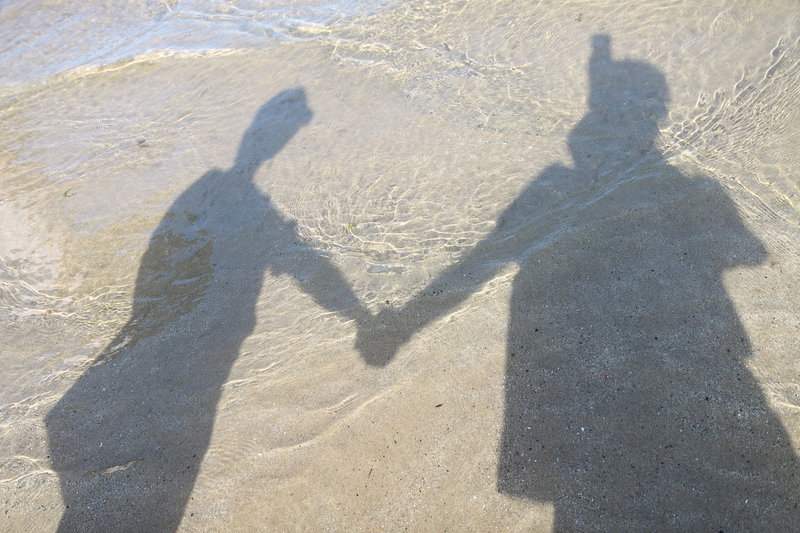 【大手牵小手】上传和另一半<em>手牵手照片</em>抽幸福