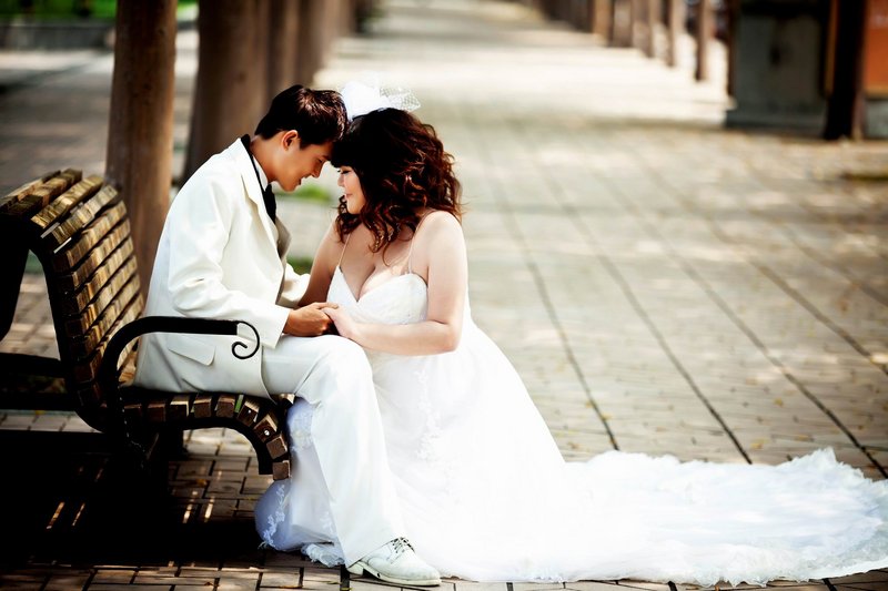 <em>拍婚纱照</em>的白纱<em>造型头发</em>都是盘起来的吗?-第1