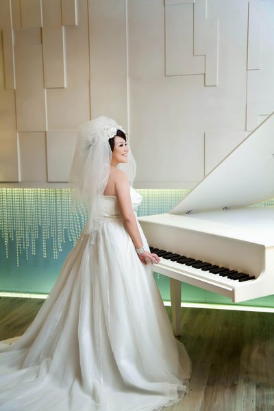 <em>拍婚纱照</em>的白纱<em>造型头发</em>都是盘起来的吗?-第1