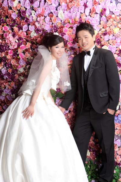 <em>结婚</em>穿白纱是不是<em>一定要</em>把<em>头发盘</em>上去?以及拍