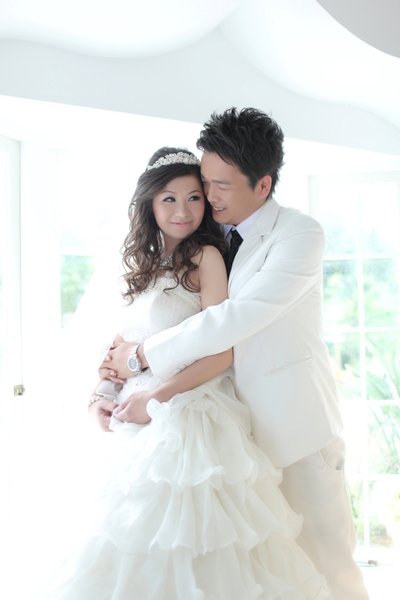 <em>结婚</em>穿白纱是不是<em>一定要</em>把<em>头发盘</em>上去?以及拍