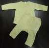 鵝黃壓紋熊熊厚棉綁帶和尚衣一套0-6M-120元.JPG