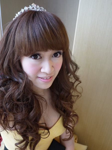 【分享】就是不想露额头!我的婚纱五造型+便宜