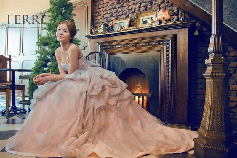 [轉發台南翡麗婚禮臉書 ] 手製高級訂製服-『優雅公主』