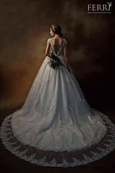 [轉台南翡麗婚禮臉書]  禮服的迷人之處在於那完美的背影