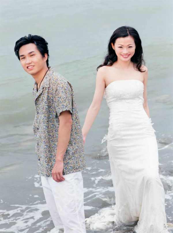 海边婚纱照_阴天海边婚纱照(2)