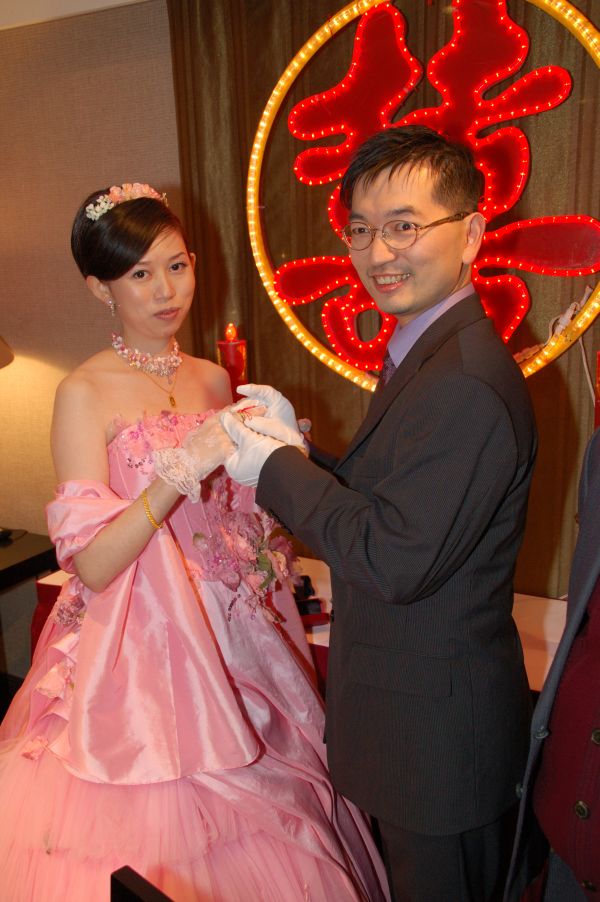 快来瞧瞧,谁说9个月<em>大肚婆穿</em>结婚礼服很难看-