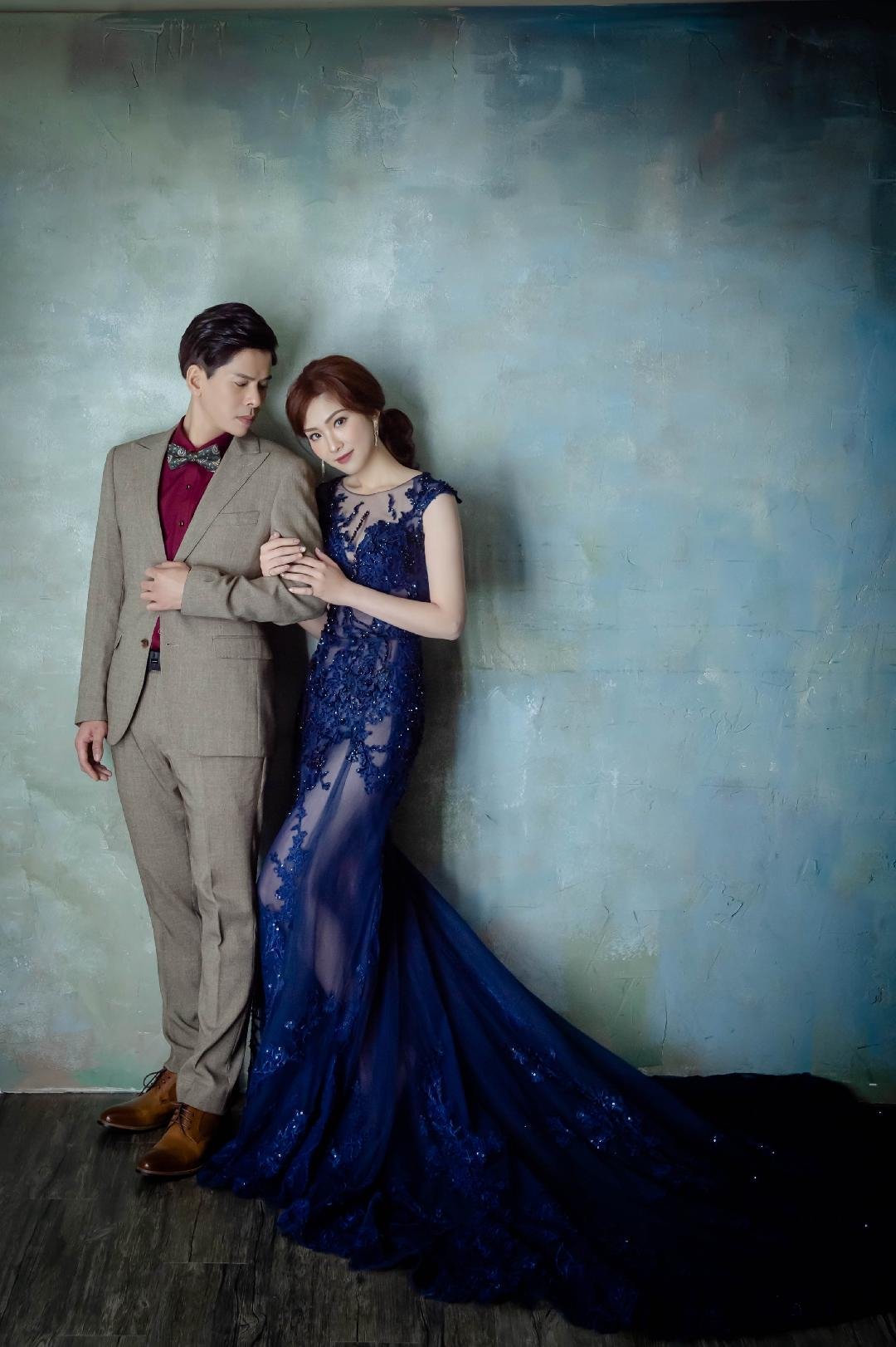 台中 婚紗展 比堤婚紗 推薦新人：Mr. Wu＆Mrs. Hsu 寶藍色裸紗晚禮服