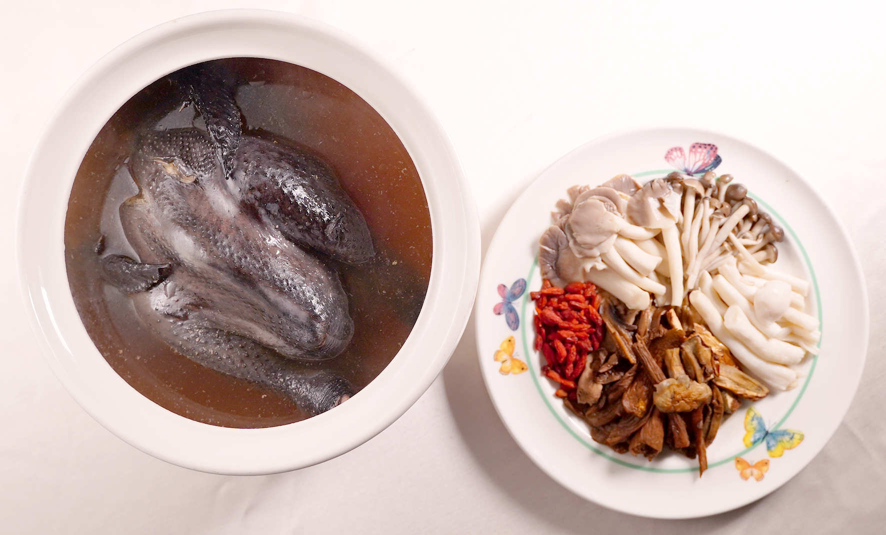 新竹婚宴餐廳華麗風采嚴選食材：牛肝菌燉烏雞