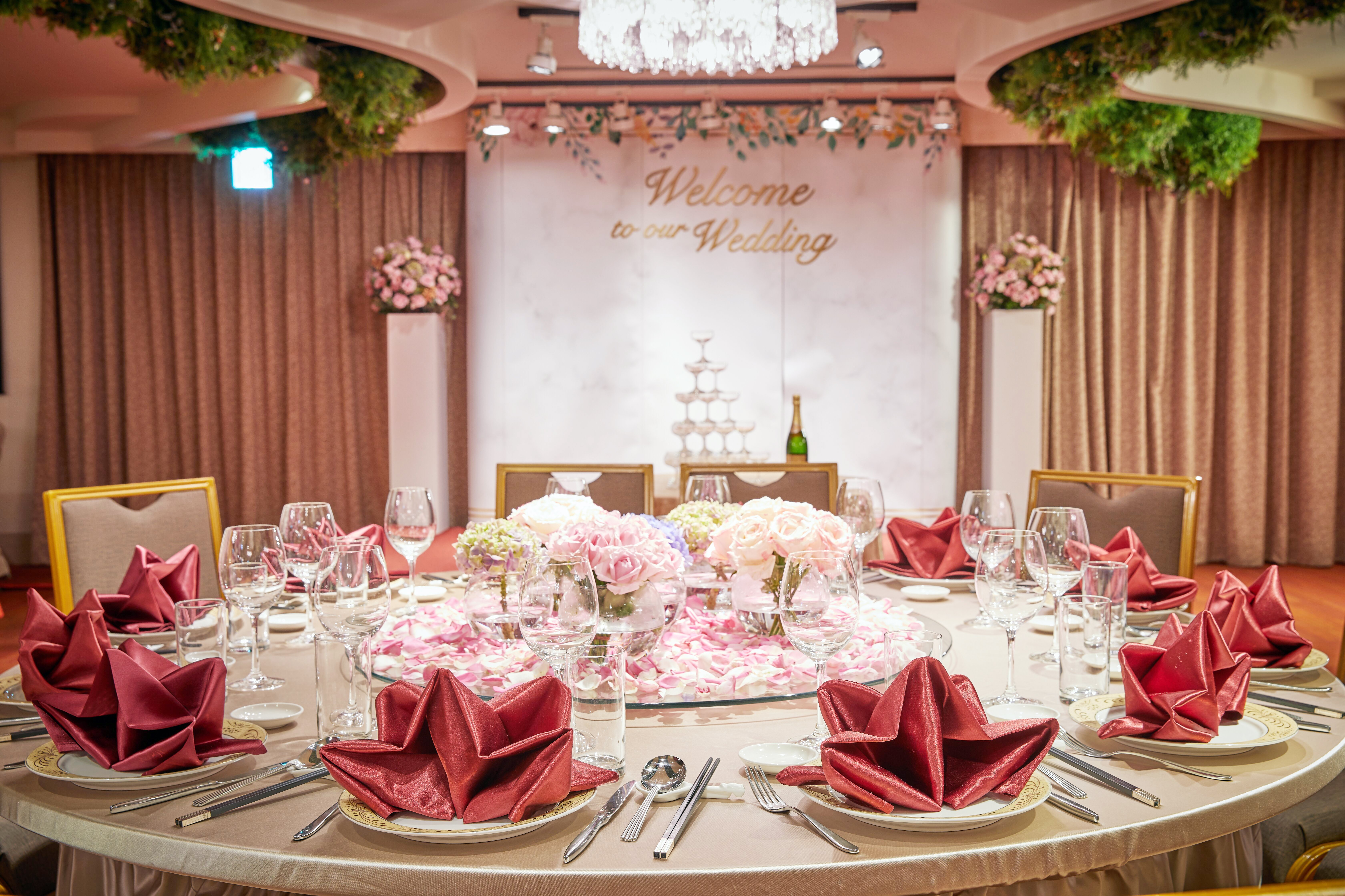 台北婚宴飯店知名的凱撒廳，溫馨又具質感的舞台