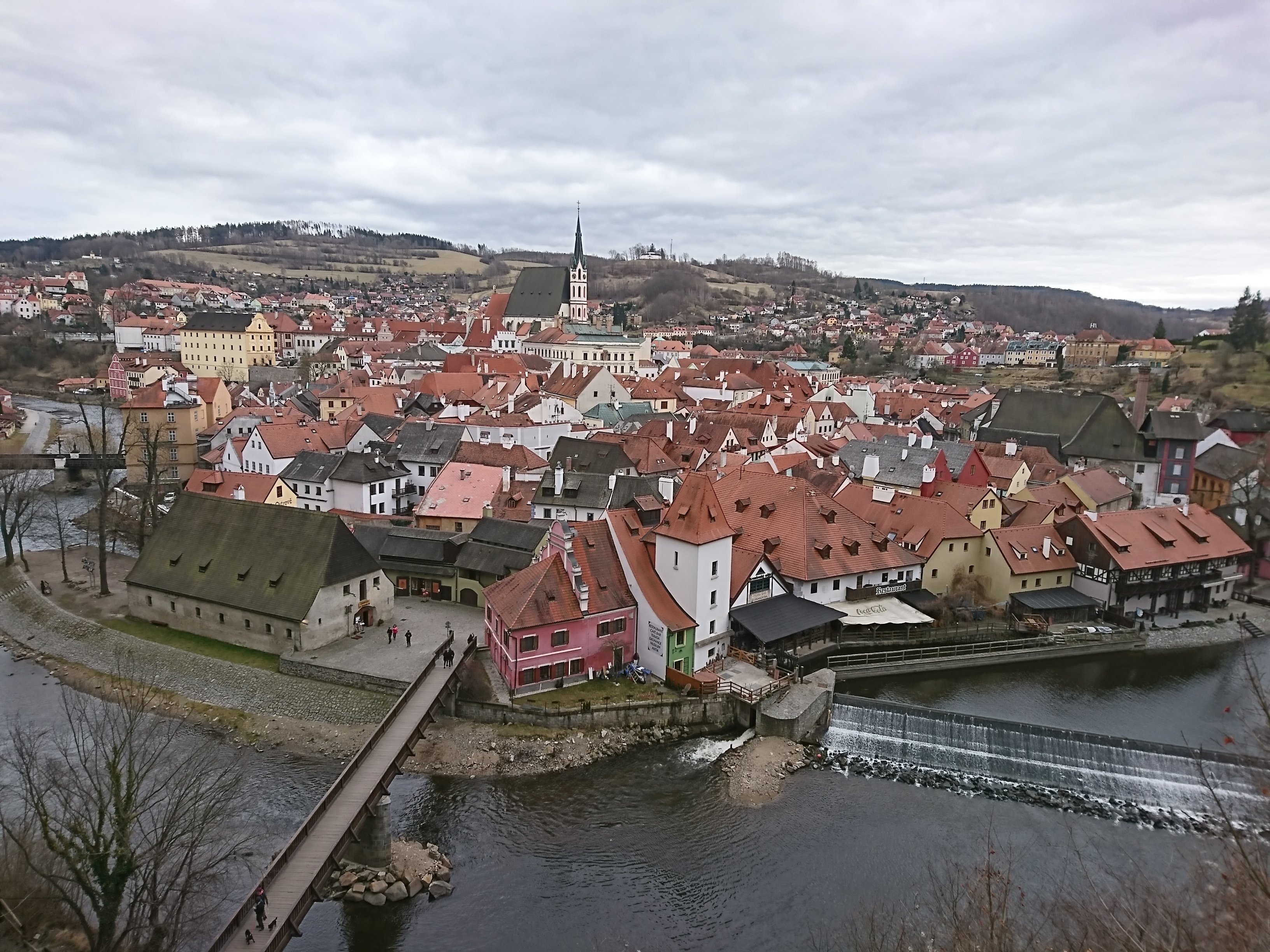 克羅倫夫 Český Krumlov : 蜿蜒的伏爾塔瓦河以馬蹄形環繞著號稱捷克最美的城鎮