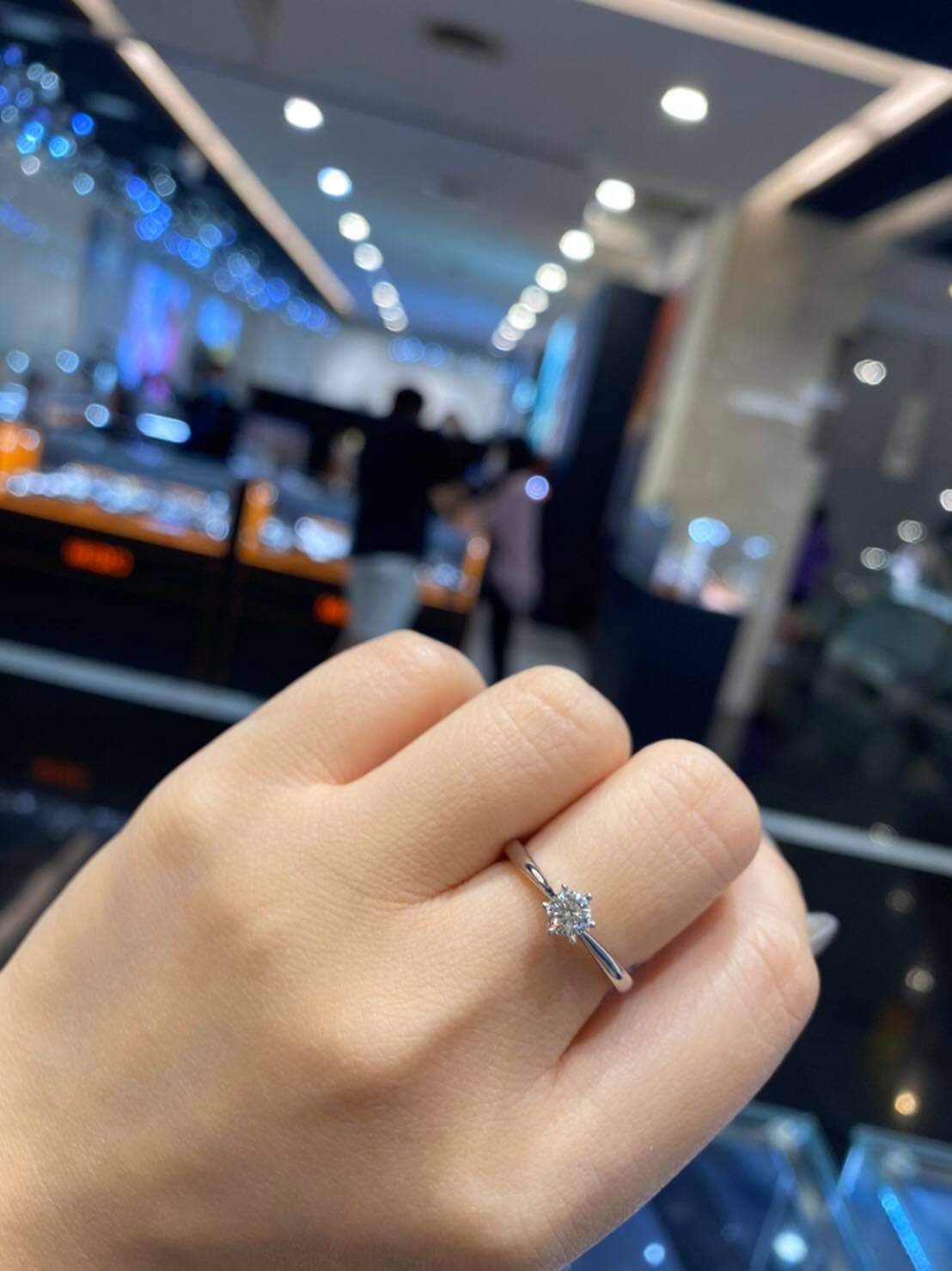 專業親切的鎮金店服務員蘇姿予-婚禮廠商評價