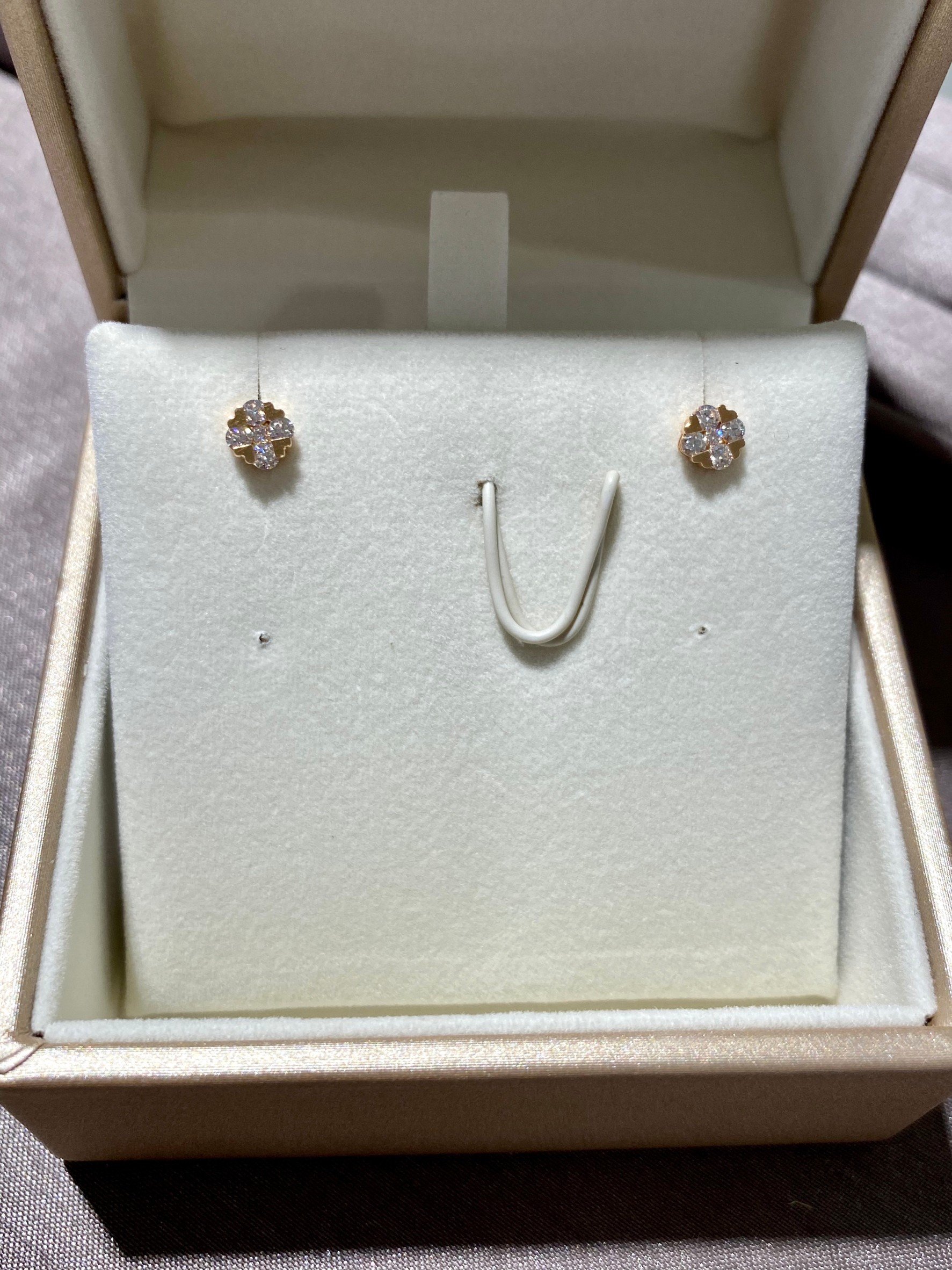 可以來找～信義遠東百貨李易津-婚禮廠商評價