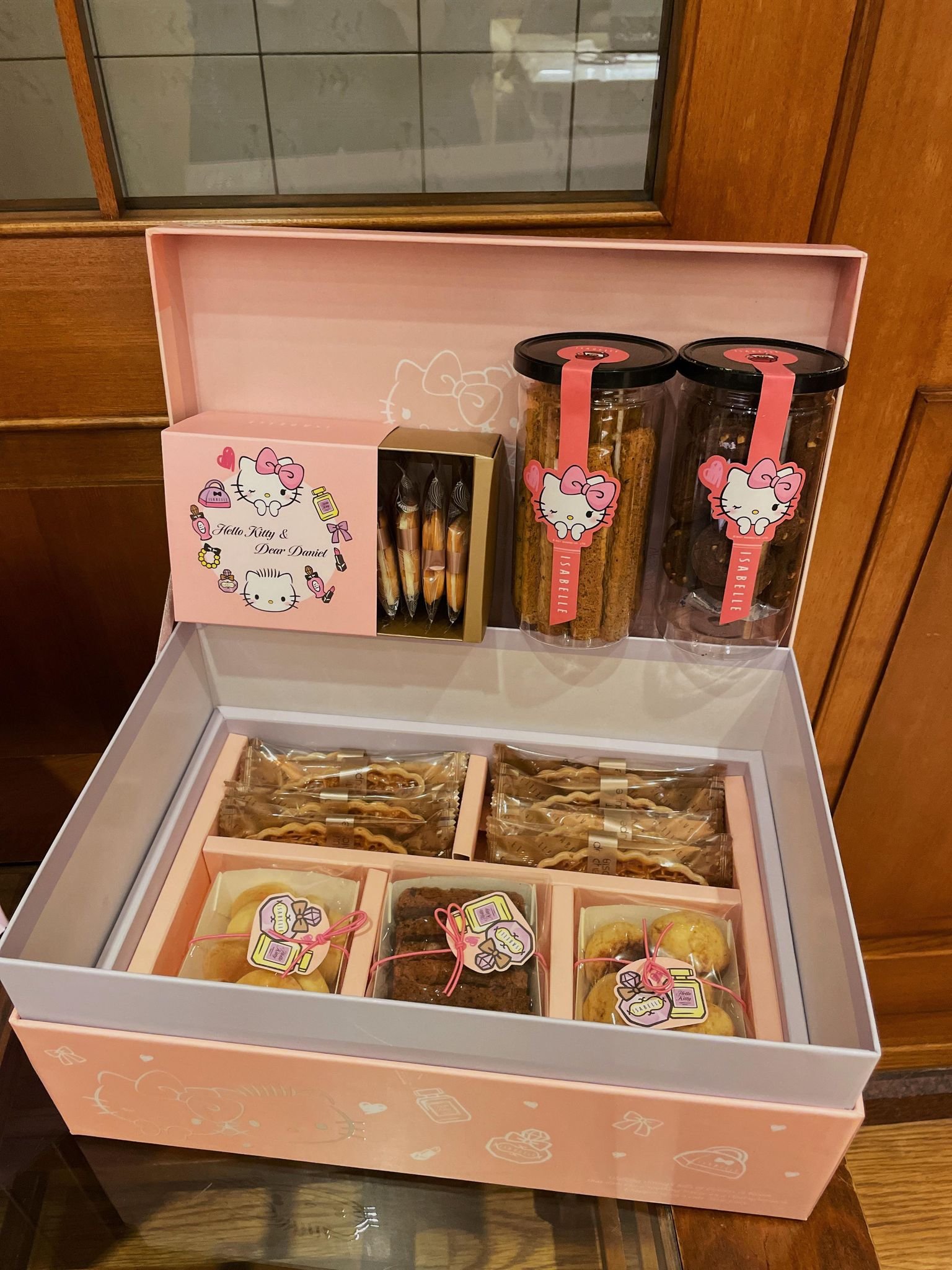 【喜餅特派員】伊莎貝爾 ISABELLE Hello Kitty 戀巴黎系列喜餅-婚禮廠商評價
