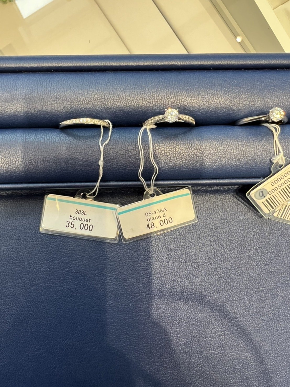 價格可能會變動喔！只是拍標價牌給大家看