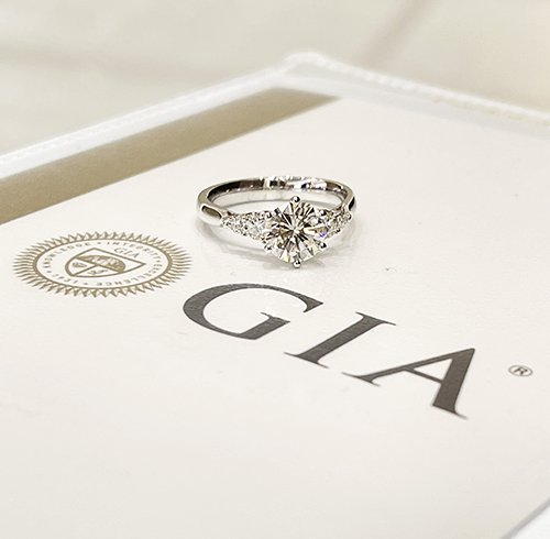 我的一克拉鑽戒來了!GIA鑽石最強品質只推宏記!!!-婚禮廠商評價