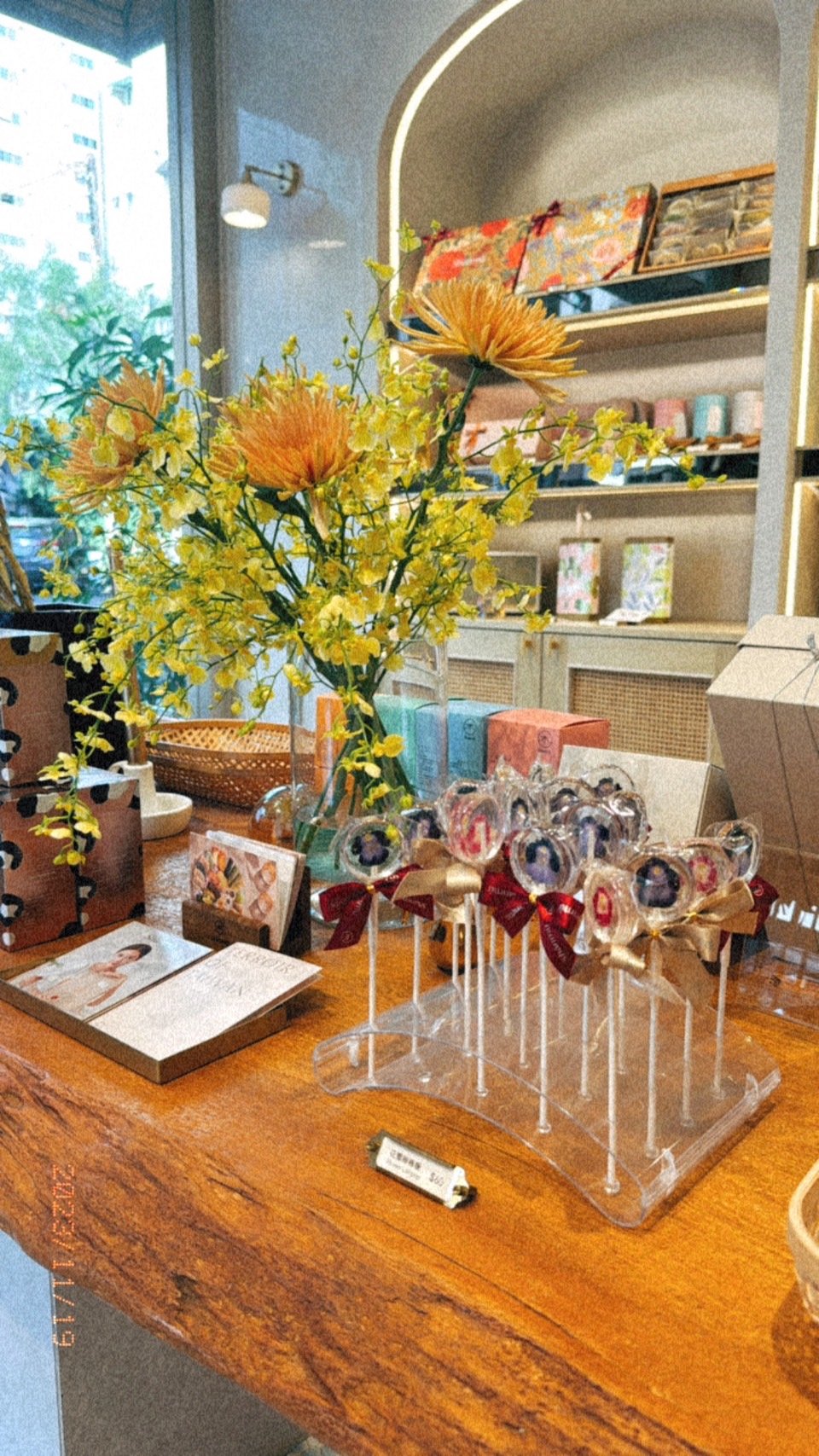 衝著可食用花花餅乾和棒棒糖！希望美到可以讓朋友來問我是哪間！-婚禮廠商評價