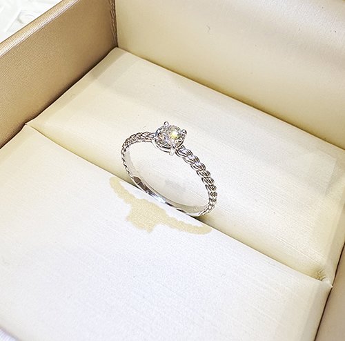 『宏記鑽石』訂製GIA鑽戒套組，美翻了!!-婚禮廠商評價