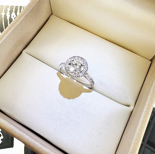 宏記鑽石，15萬就CP值拉到滿的一克拉GIA鑽戒訂製!!-婚禮廠商評價