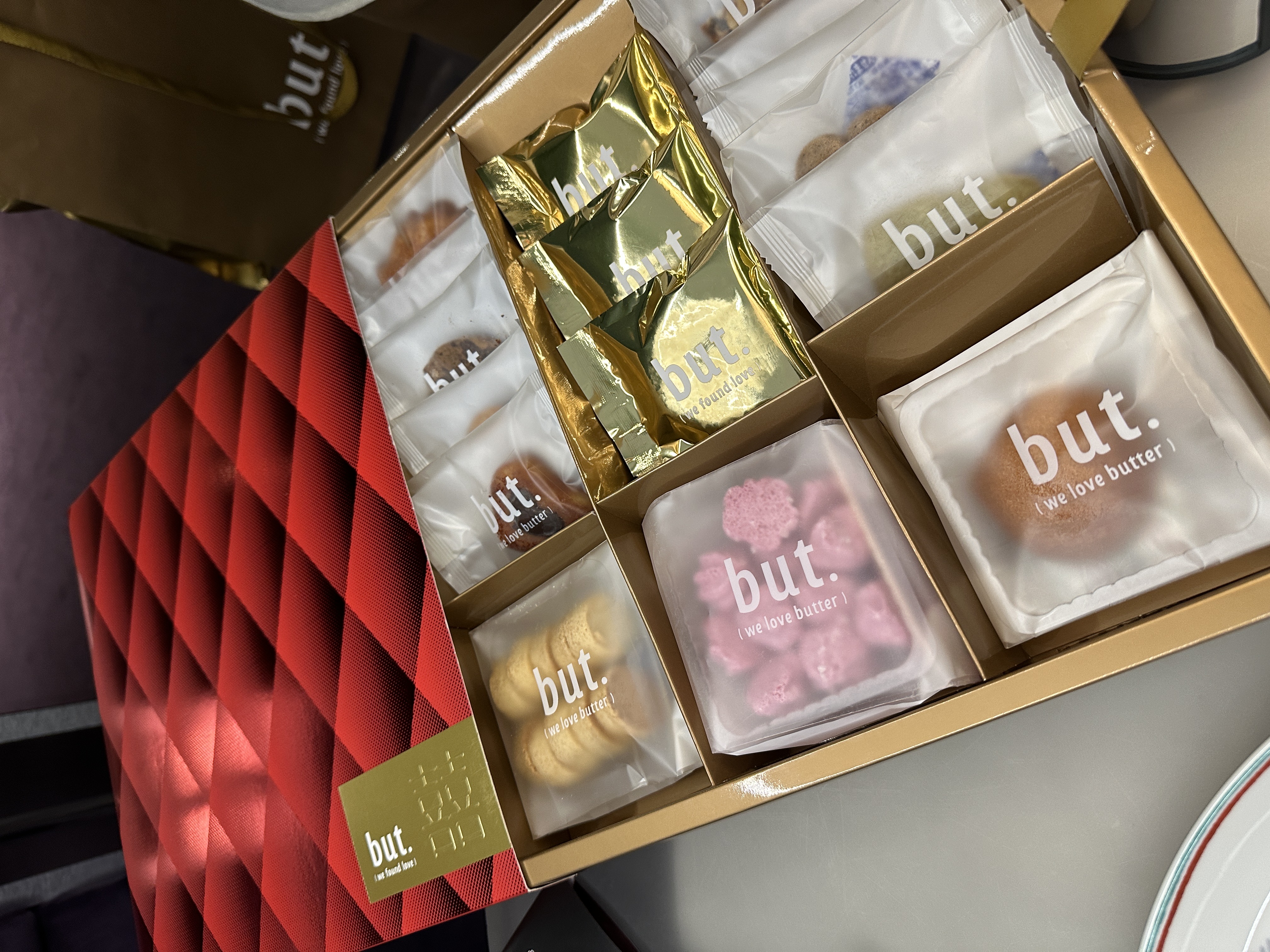 我選的焰火款16入的喜餅