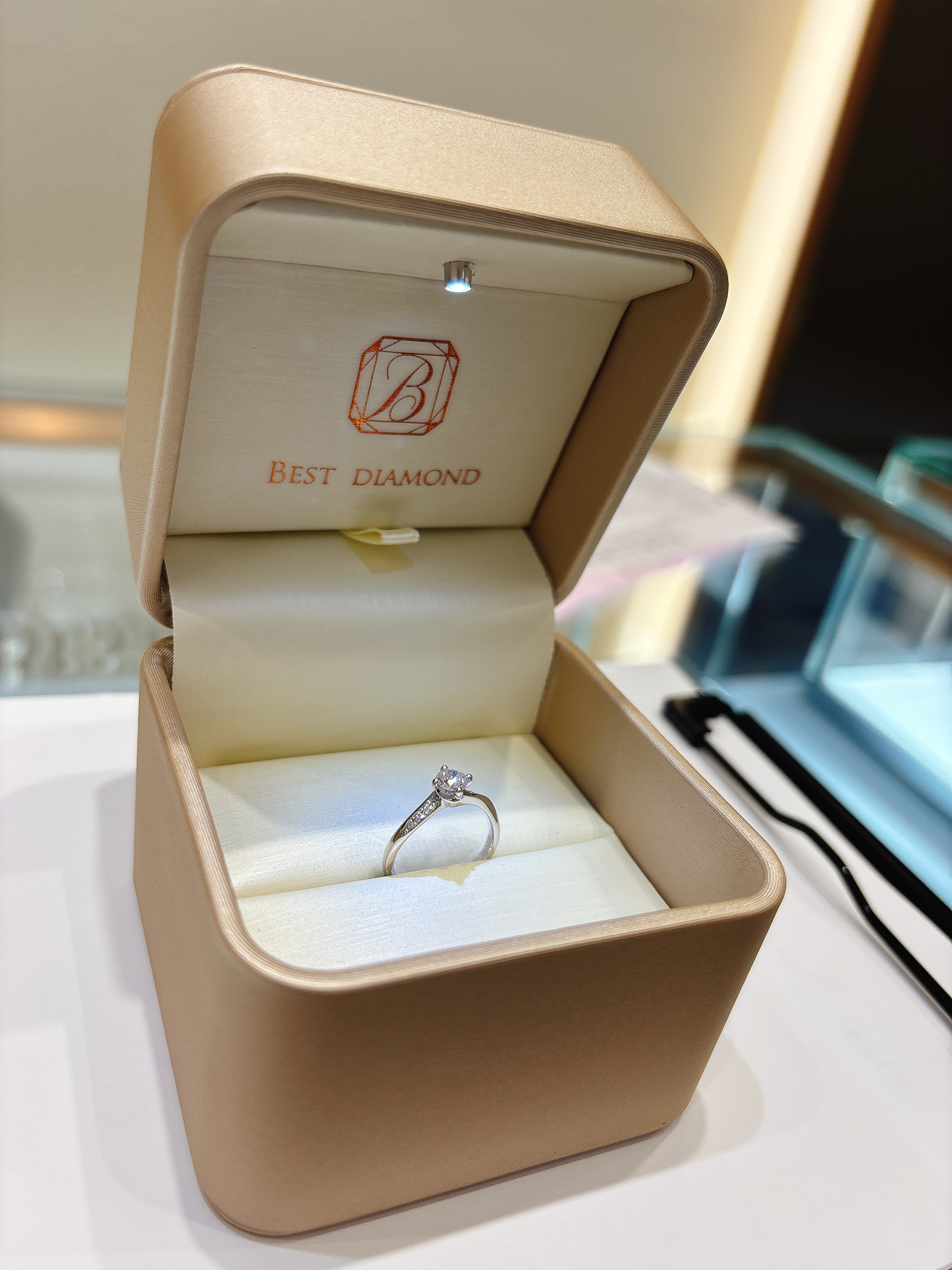 宏記鑽石 - 求婚戒-婚禮廠商評價